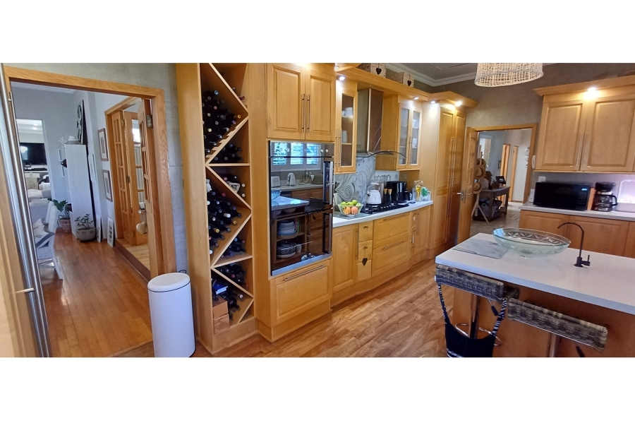 5 Bedroom Property for Sale in Jim Fouchepark Free State